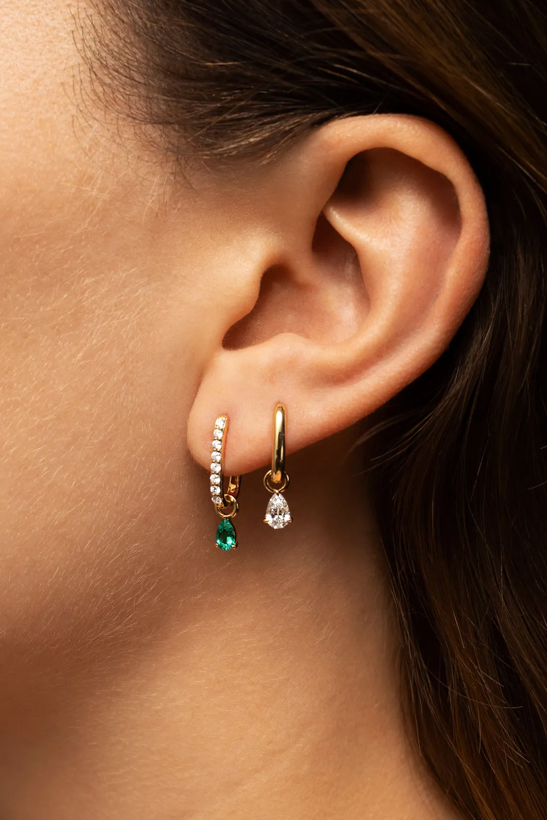 Allday 14K Whitegold Hoops w. Diamond & Emerald Drops